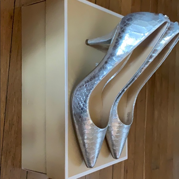 Shoes - Picture 2 of 4